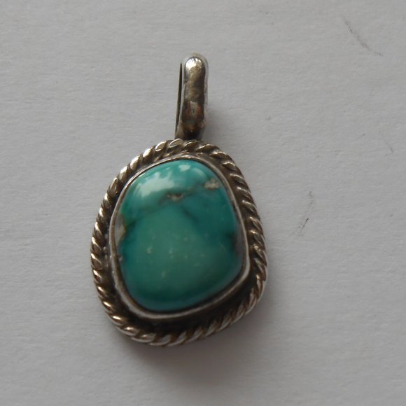 Vintage Turquoise Stone Pendant in Silver Bezel - Picture 2 of 7